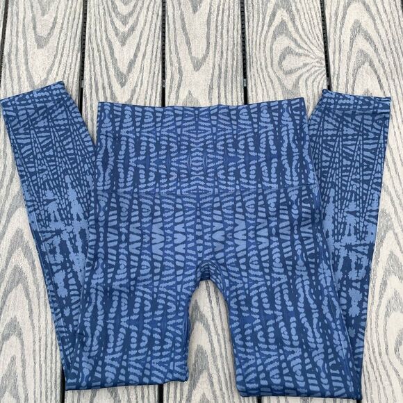 SPANX FL3515 Look At Me Now
Seamless Leggings Indigo Geo Size Large Blue Navy - Picture 5 of 12